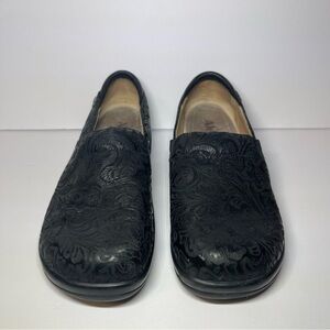 Algeria Women’s Clog Shoe Size 39 (8US)Keli Professional Black Embossed Paisley